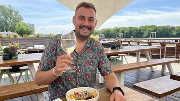 vom luxushotel zum kulinarischen kapitän an der spree