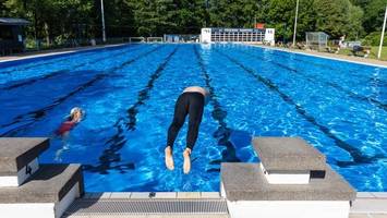 hamburger freibad lockt mit gratis-eintritt und meerjungfrauen