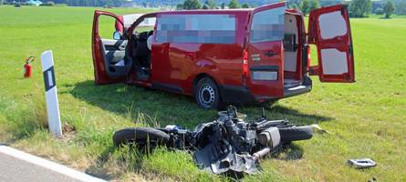 Motorradfahrerin stirbt bei Oberroth bei Frontalzusammenstoß mit Auto