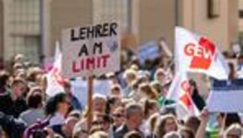 Lehrermangel: Gewerkschaft: Keine Zustimmung zu weniger Lehrerstellen