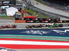 Ein Williams brennt vor Start: F1-Weltmeister Verstappen fliegt in Österreich in Kurve drei raus