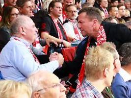 Nicht alle Tassen im Schrank: Uli Hoeneß wütet gegen Lothar Matthäus