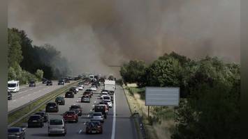 Feld brennt an der A10 – Einschränkungen auf dem Berliner Ring