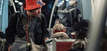 Hamburg: Obdachloser klagt gegen Bettelverbot in U-Bahnen