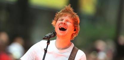 Ed Sheeran überrascht mit Auftritt vor Stuttgarter Oper