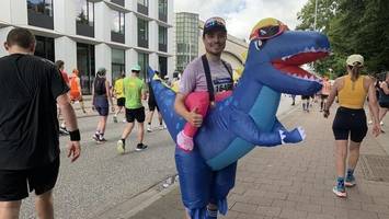 Banane, T-Rex, Micky Maus: Skurrile Kostüme beim Hella Halbmarathon