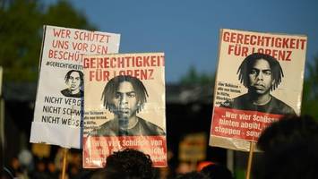 „Lorenz, das war Mord” – 500 Leute protestieren in Oldenburg