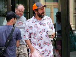 kolumne: washington, d. c.: shorts. baseballkappe. freedom