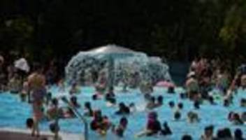 Heißer Sommer: Hitze in Berlin - Bäder bereiten sich auf Ansturm vor