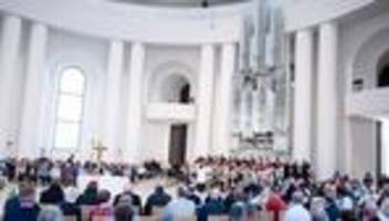 Kleine Religionsgemeinschaften: Kleinere Kirchen sollen leichter Räume finden