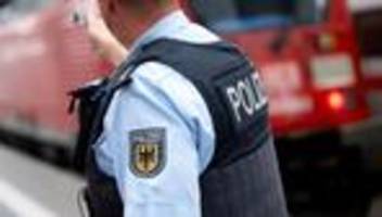 vier männer beteiligt: streit in regionalbahn artet zu schlägerei aus