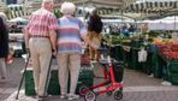 Neuregelungen im Juli 2025: Höhere Renten, mehr Pflegegeld und neue Steuerfristen