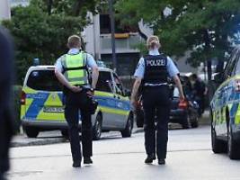 Gruppen aus dem Clan-Milieu: Sieben Menschen bei Massenschlägerei verletzt