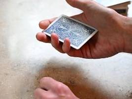 Polizei ermittelt in Bayern: Zauberer ohrfeigt Vierjährigen