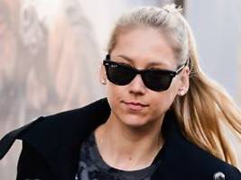 Raus aus dem Rollstuhl: Anna Kournikova kann wieder gehen