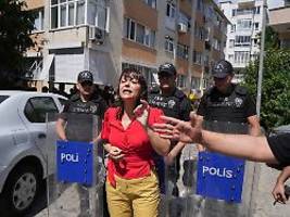 Zentrum war abgesperrt: Istanbuler Polizei nimmt 50 Pride-Parade-Teilnehmer fest