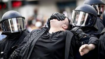 Kann die Berliner Polizei auf Demos bald härter durchgreifen?