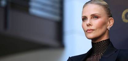 charlize theron: kritik an jeff bezos für dessen hochzeit in venedig