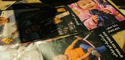 Israel-Gaza-Konflikt: Palästinenser protestieren mit Fotos getöteter israelischer Kinder