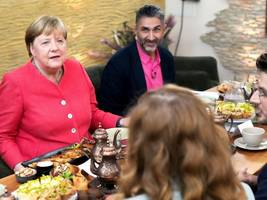 wdr-doku zu zehn jahre „wir schaffen das“: zu tisch mit merkel