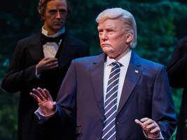 Leute: Donald Trump schaut nicht mehr wie Hillary Clinton aus