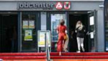arbeitsmarkt: arbeitslosigkeit geht im juni nur leicht zurück