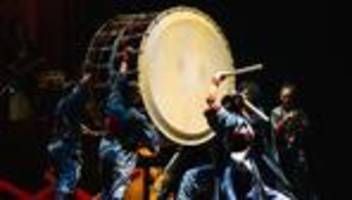 entertainment: japanische trommler begeistern mit neuer show in dresden