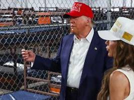 Rennt nicht in gerader Linie: Trump verspottet Migranten in Alligator Alcatraz
