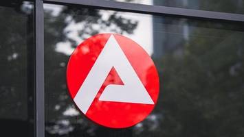 Berliner Arbeitsmarkt stagniert: Arbeitslosigkeit steigt zum Vorjahr
