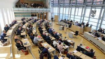 Untreue-Verdacht: Ermittler durchsuchen Büros von CDU, SPD und AfD