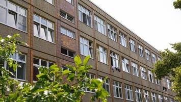 Geflüchtetenunterkunft soll Schule werden: Wohin mit 364 Menschen?