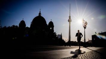 Hitzewelle rollt auf Berlin zu – Freibäder wappnen sich