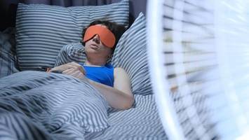 6 Tipps: So kommen Sie trotz Hitze gut durch die Nacht