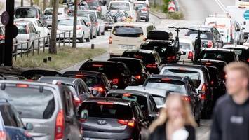 ferienstart, schlagermove, a7-sperrung – am wochenende droht chaos