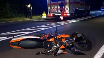 Wildunfall auf der Landstraße: Junger Biker schwer verletzt