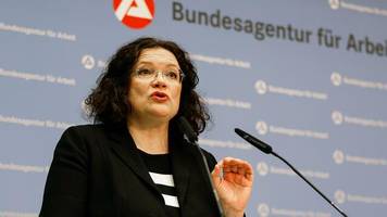 Arbeitsmarkt: Arbeitslosigkeit geht im Juni nur leicht zurück