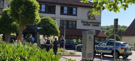 Eine Tote und zwei Schwerverletzte nach Messerangriff in unterfränkischer Firma