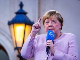 Altkanzlerin auf der Bühne: Merkel: Gut, dass wieder mit Russland geredet wird