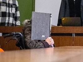 ungewöhnliches verfahren: 90-jährige muss nach totschlag mit kochtopf lange ins gefängnis