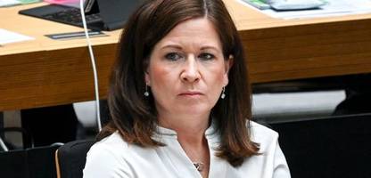 berlin: vorwürfe gegen katharina günther-wünsch - wie eine mobbingaffäre dem senat zusetzt