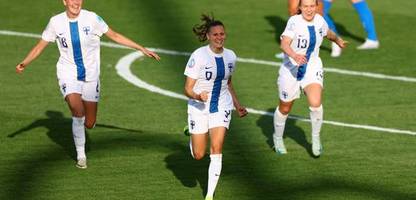 Fußball-EM 2025: Finnland gewinnt überraschend Auftakt gegen Island