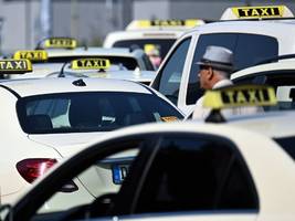 Deutschlandweiter Protest: Taxistreik: Was steckt hinter dem Ärger über Uber?