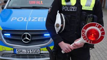83-jährige stirbt bei autounfall im kreis segeberg