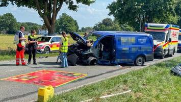 frontalcrash in fleestedt – anwohner versorgen retter mit wasser