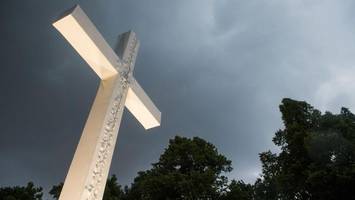 missbrauchs-vorwurf gegen pastor: entsetzen in der gemeinde
