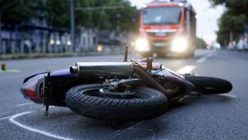 Biker (21) bei Stau am Stadtpark lebensgefährlich verletzt