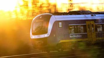 auch die bahn läuft heiß: weichen und motoren defekt – hitze stoppt züge immer wieder