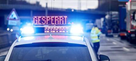lastwagen brennt bei sulzemoos auf a8 richtung stuttgart – autobahn gesperrt
