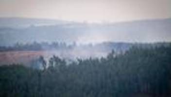 feuer im forst: großbrand in südthüringen - brandbekämpfer weiter im einsatz