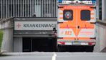 Feuerwehr-Einsatz: Sieben Menschen bei Unfall auf Brücke schwer verletzt